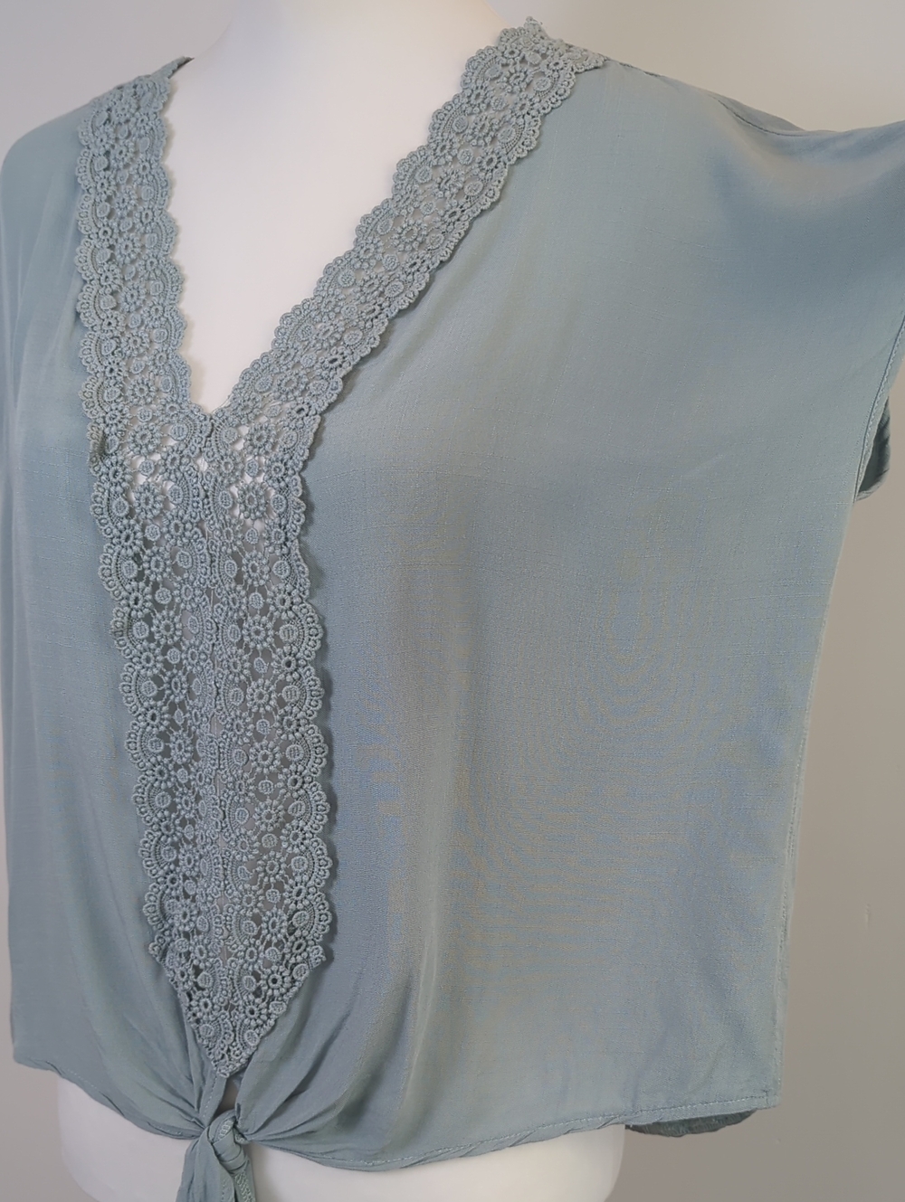 Allie Rose Boho Lace Trim Tie Front V-Neck Blouse Mint Sage Blue Green MEDIUM - Picture 13 of 16